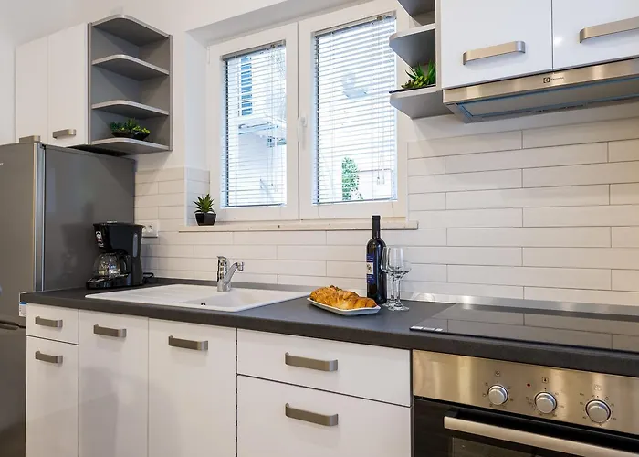 Апартаменты Helen Deluxe